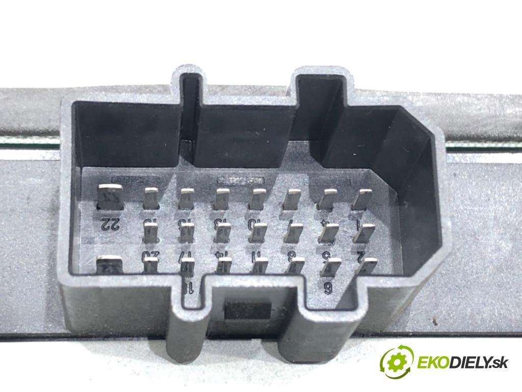 AUDI A4 B6 (8E2) 2000 - 2005    1.8 T 110 kW [150 KM] benzyna 2000 - 2002  Zosilňovač 8E5035223 (Zosilňovače)