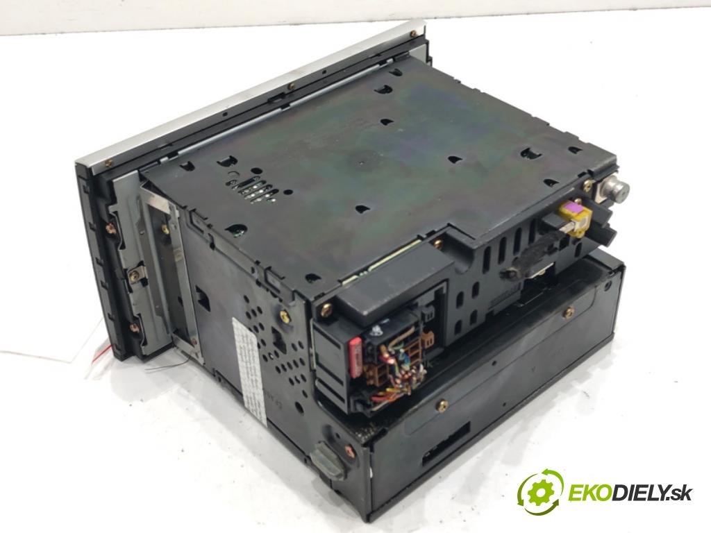 AUDI A4 B6 (8E2) 2000 - 2005    1.8 T 110 kW [150 KM] benzyna 2000 - 2002  RADIO 8E0035195 (Audio zariadenia)