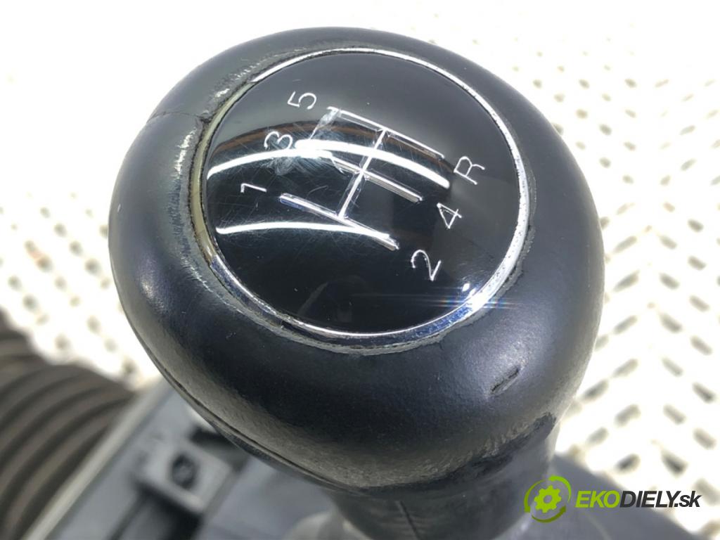 AUDI A4 B6 (8E2) 2000 - 2005    1.8 T 110 kW [150 KM] benzyna 2000 - 2002  Kulisa  (Rýchlostné páky / kulisy)