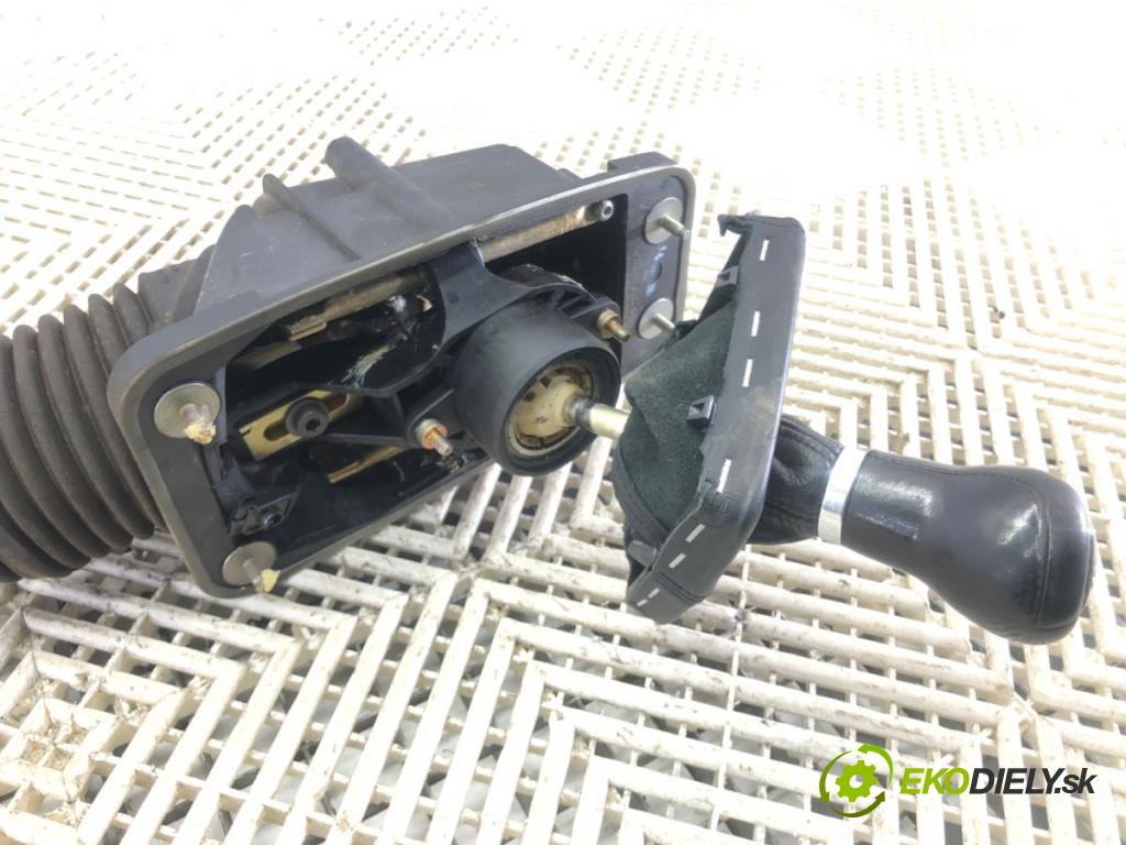 AUDI A4 B6 (8E2) 2000 - 2005    1.8 T 110 kW [150 KM] benzyna 2000 - 2002  Kulisa  (Rýchlostné páky / kulisy)