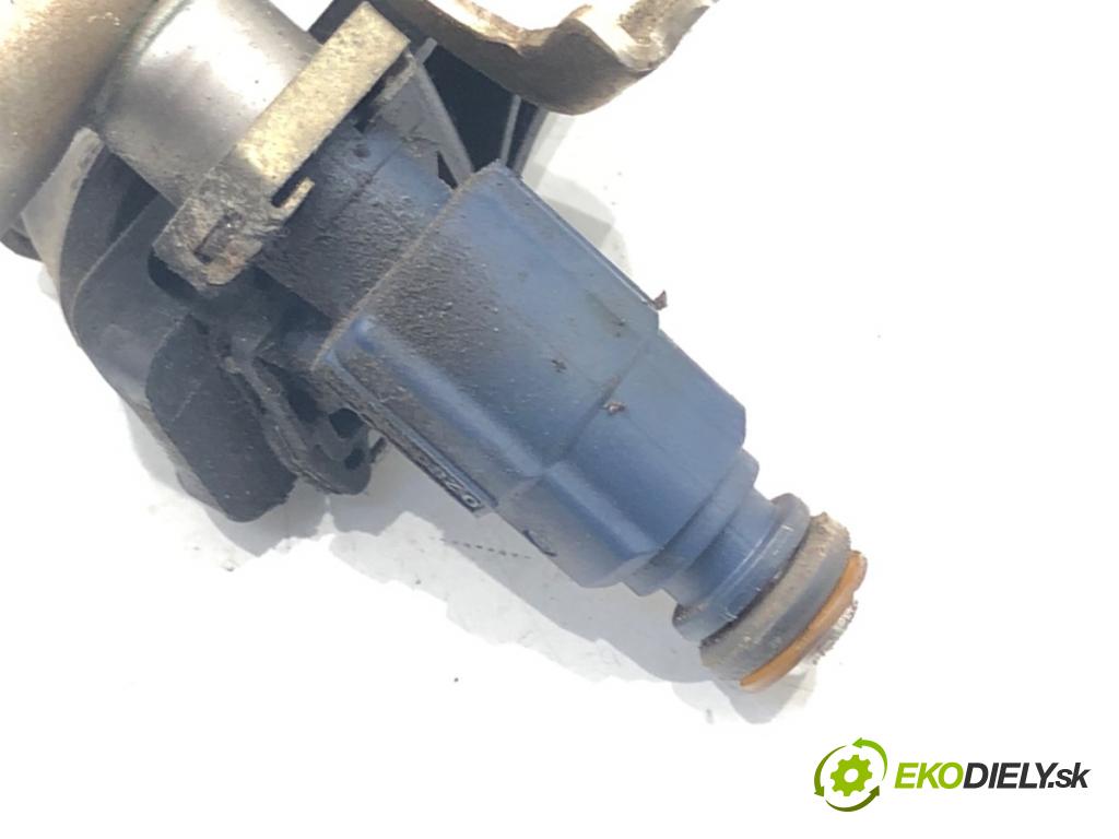 AUDI A4 B6 (8E2) 2000 - 2005    1.8 T 110 kW [150 KM] benzyna 2000 - 2002  Lišta vstrekovacia Vstrekovacie ventily 06B133317N (Vstrekovacie lišty)