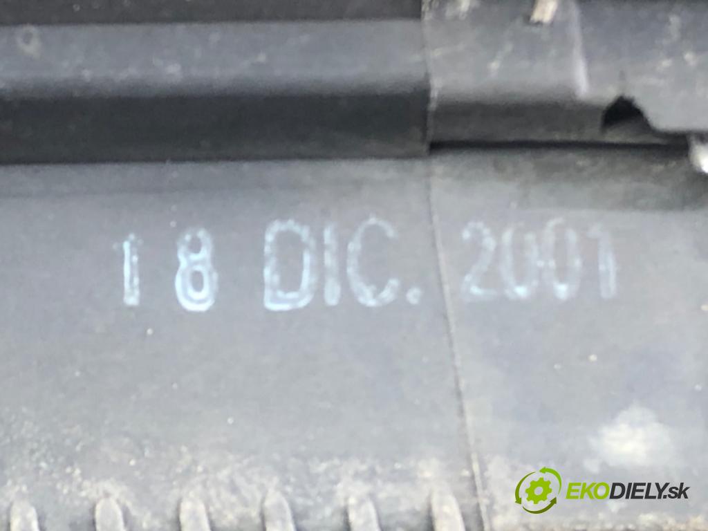 AUDI A4 B6 (8E2) 2000 - 2005    1.8 T 110 kW [150 KM] benzyna 2000 - 2002  mřížka maska  (Mřížky (masky) chladičů)