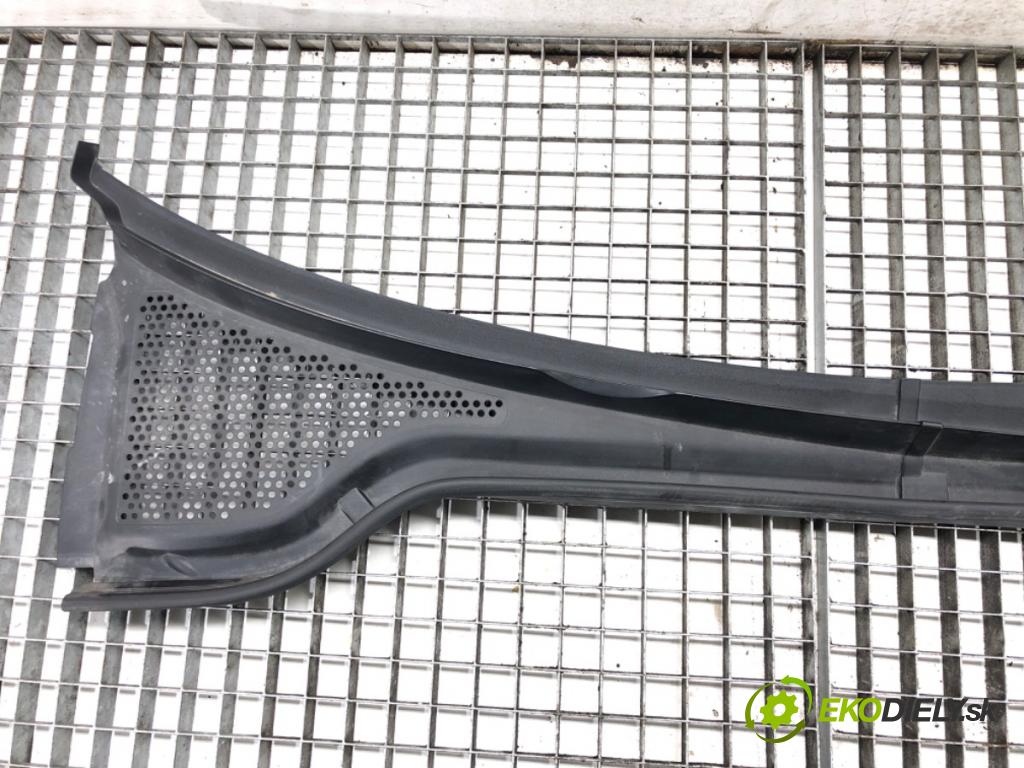 VW GOLF VII Variant (BA5, BV5) 2013 - 2022    1.5 TSI 96 kW [130 KM] benzyna 2017 - 2022  Torpédo, plast pod čelné okno 5G1819403B (Torpéda)