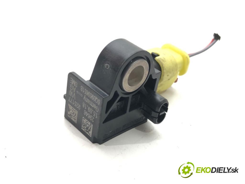 VW GOLF VII Variant (BA5, BV5) 2013 - 2022    1.5 TSI 96 kW [130 KM] benzyna 2017 - 2022  Snímač nárazu 5Q0959651B (Snímače nárazu)