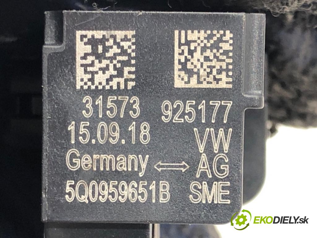 VW GOLF VII Variant (BA5, BV5) 2013 - 2022    1.5 TSI 96 kW [130 KM] benzyna 2017 - 2022  Snímač nárazu 5Q0959651B (Snímače nárazu)
