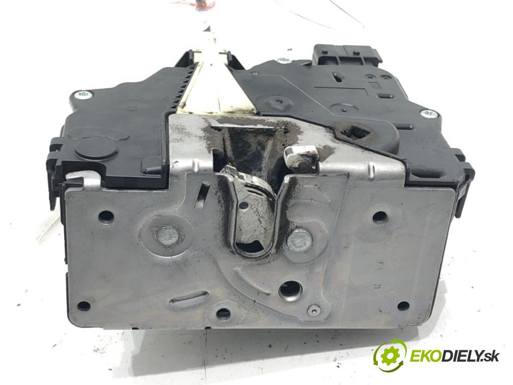 OPEL CORSA E (X15) 2014 - 2022    1.4 (08, 68) 66 kW [90 KM] benzyna 2014 - 2022  zámok dveře pravý přední část 13431840