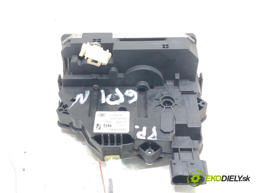 OPEL CORSA E (X15) 2014 - 2022    1.4 (08, 68) 66 kW [90 KM] benzyna 2014 - 2022  zámok dveře pravý přední část 13431840