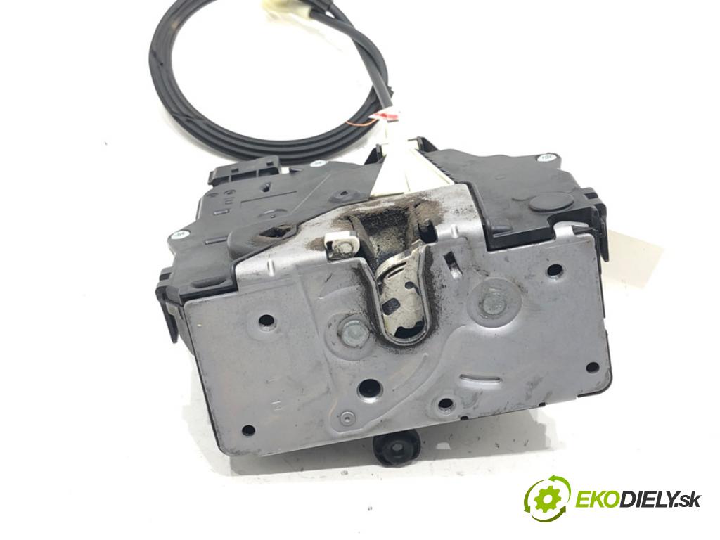 OPEL CORSA E (X15) 2014 - 2022    1.4 (08, 68) 66 kW [90 KM] benzyna 2014 - 2022  zámok dveře levý přední část 13431841