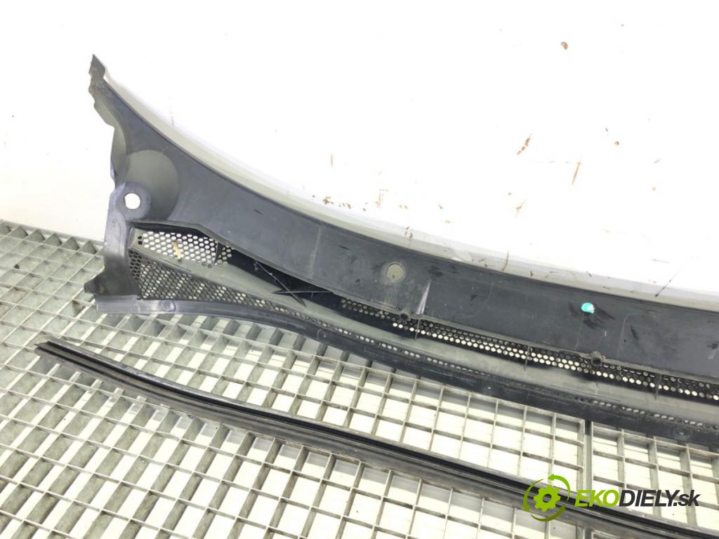 OPEL CORSA E (X15) 2014 - 2022    1.4 (08, 68) 66 kW [90 KM] benzyna 2014 - 2022  Torpédo, plast pod čelné okno 13434158 (Torpéda)