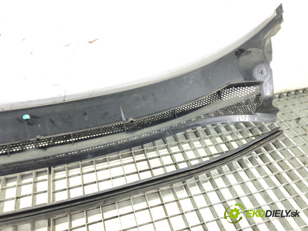 OPEL CORSA E (X15) 2014 - 2022    1.4 (08, 68) 66 kW [90 KM] benzyna 2014 - 2022  Torpédo, plast pod čelné okno 13434158 (Torpéda)