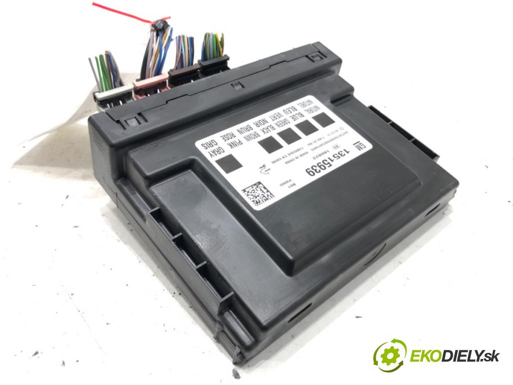 OPEL CORSA E (X15) 2014 - 2022    1.4 (08, 68) 66 kW [90 KM] benzyna 2014 - 2022  Modul komfortu 13515939 (Moduly komfortu)