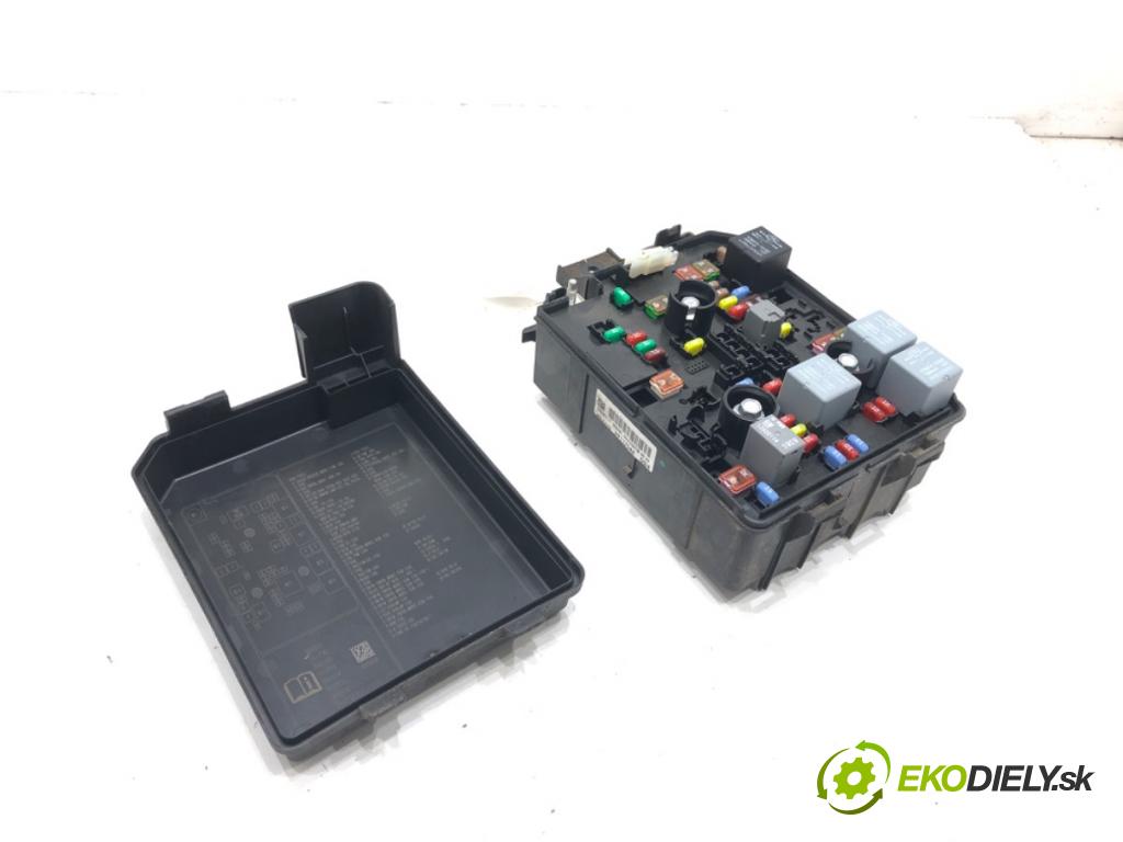 OPEL CORSA E (X15) 2014 - 2022    1.4 (08, 68) 66 kW [90 KM] benzyna 2014 - 2022  modul BSI 39117548 (Pojistkové skříňky)