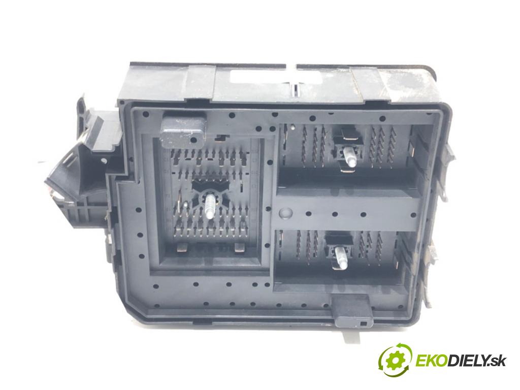 OPEL CORSA E (X15) 2014 - 2022    1.4 (08, 68) 66 kW [90 KM] benzyna 2014 - 2022  modul BSI 39117548 (Pojistkové skříňky)