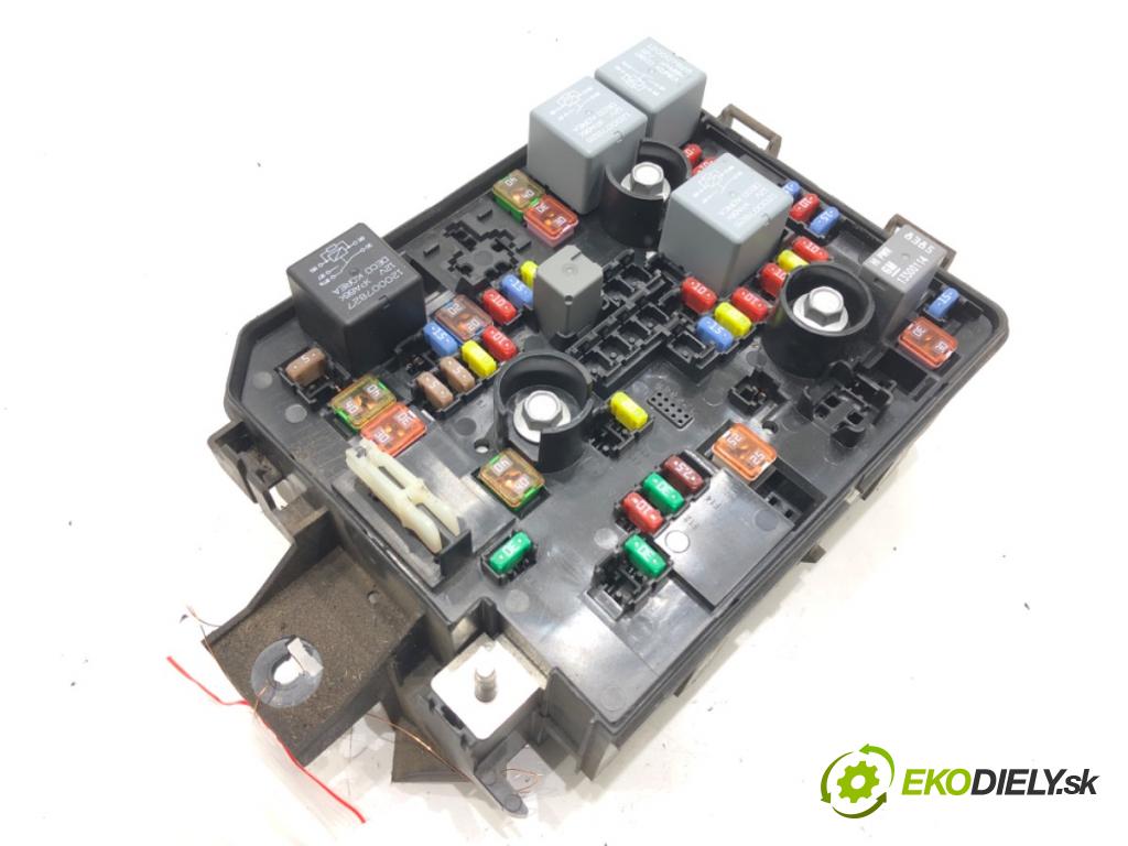 OPEL CORSA E (X15) 2014 - 2022    1.4 (08, 68) 66 kW [90 KM] benzyna 2014 - 2022  modul BSI 39117548 (Pojistkové skříňky)