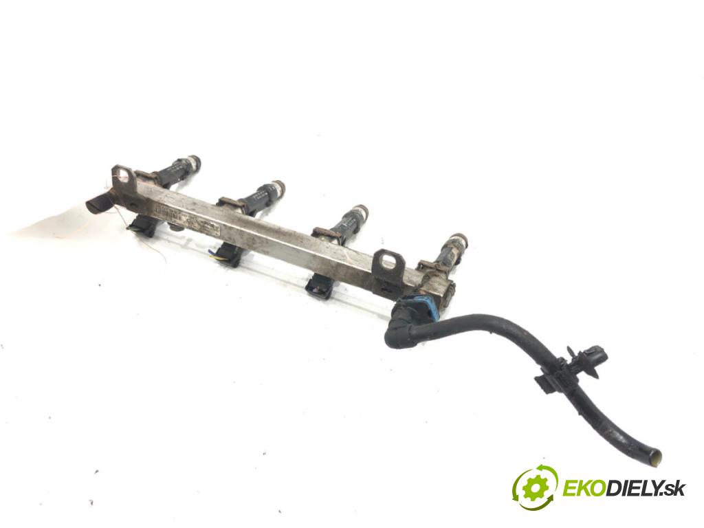 OPEL CORSA E (X15) 2014 - 2022    1.4 (08, 68) 66 kW [90 KM] benzyna 2014 - 2022  Lišta vstrekovacia 55572731 (Vstrekovacie lišty)