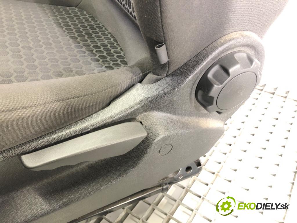 OPEL CORSA E (X15) 2014 - 2022    1.4 (08, 68) 66 kW [90 KM] benzyna 2014 - 2022  Sedadlo ľavy predný