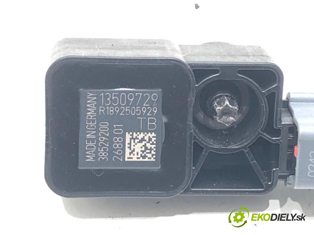 OPEL CORSA E (X15) 2014 - 2022    1.4 (08, 68) 66 kW [90 KM] benzyna 2014 - 2022  Snímač nárazu 38529200 (Snímače nárazu)