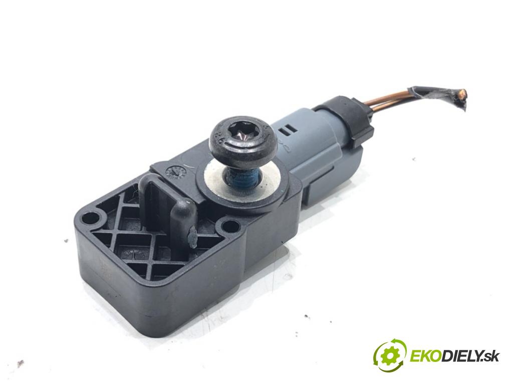 OPEL CORSA E (X15) 2014 - 2022    1.4 (08, 68) 66 kW [90 KM] benzyna 2014 - 2022  Snímač nárazu 38529200 (Snímače nárazu)