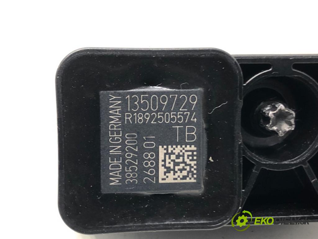 OPEL CORSA E (X15) 2014 - 2022    1.4 (08, 68) 66 kW [90 KM] benzyna 2014 - 2022  Snímač nárazu 38529200 (Snímače nárazu)