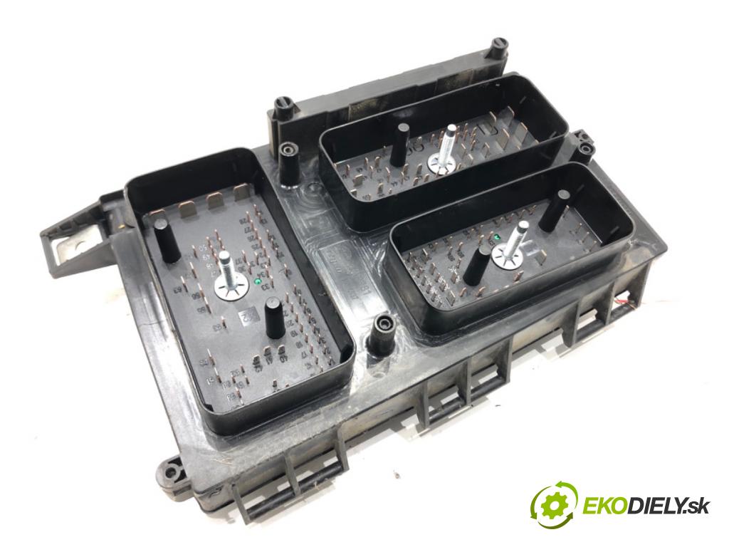 OPEL ASTRA H Kombi (A04) 2004 - 2014    1.9 CDTI (L35) 74 kW [100 KM] olej napędowy 2005 - 2010  skříňka poistková 13206745 (Pojistkové skříňky)