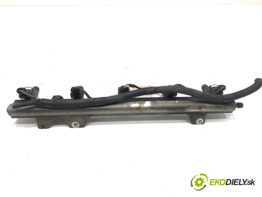 VOLVO S60 I (384) 2000 - 2010    2.0 T 132 kW [180 KM] benzyna 2000 - 2010  Lišta vstrekovacia 9186942 (Vstrekovacie lišty)