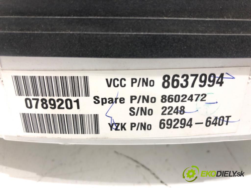 VOLVO S60 I (384) 2000 - 2010    2.0 T 132 kW [180 KM] benzyna 2000 - 2010  Prístrojovka 8637994 (Prístrojové dosky, displeje)