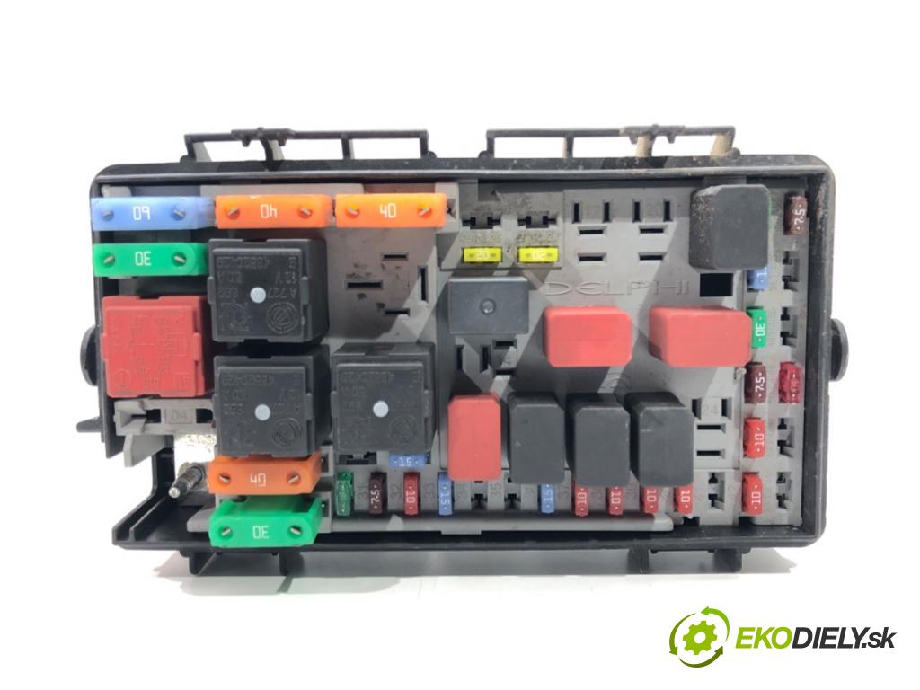 FIAT GRANDE PUNTO (199_) 2005 - 2022    1.3 D Multijet 55 kW [75 KM] olej napędowy 2005 - 2022  skříňka poistková 51701704 (Pojistkové skříňky)