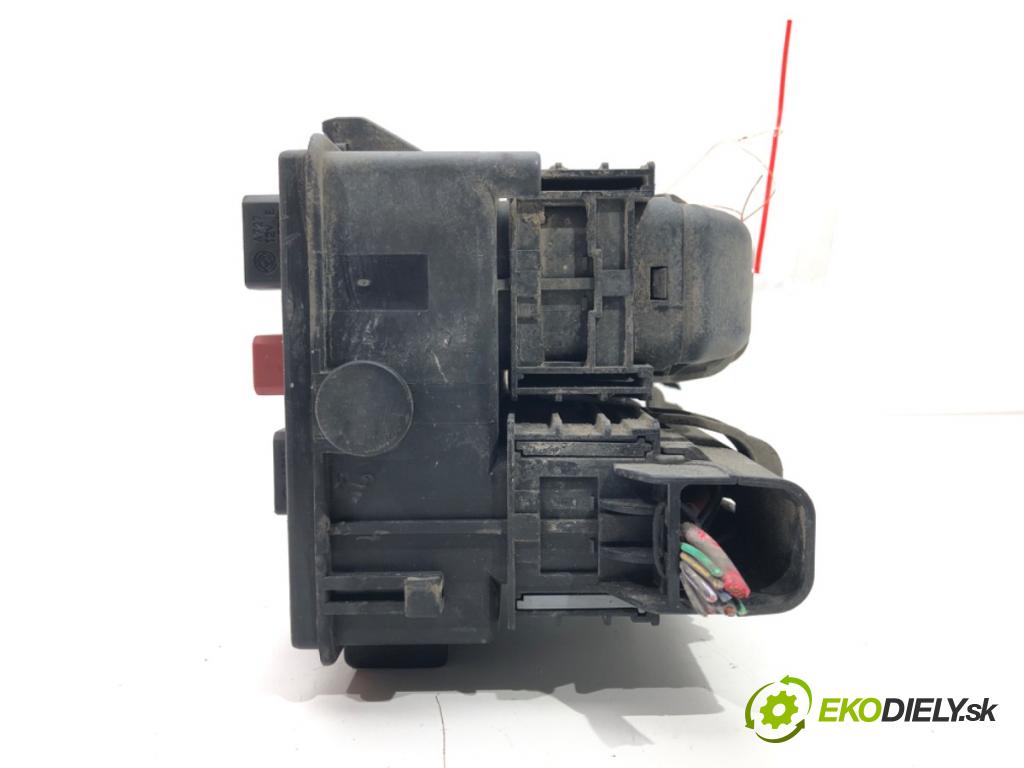 FIAT GRANDE PUNTO (199_) 2005 - 2022    1.3 D Multijet 55 kW [75 KM] olej napędowy 2005 - 2022  skříňka poistková 51701704 (Pojistkové skříňky)