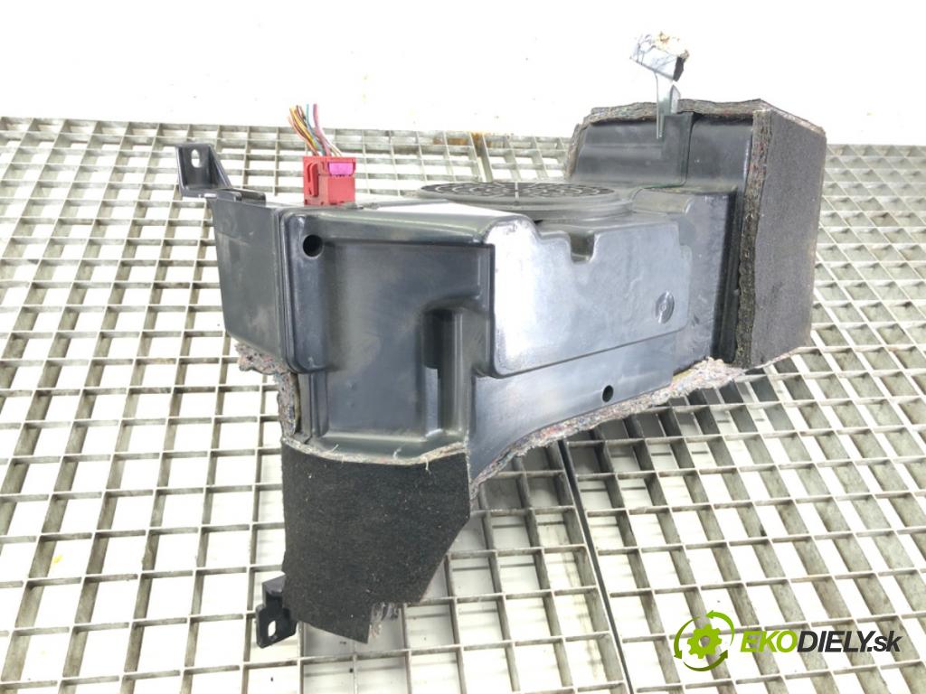 AUDI A6 C5 Avant (4B5) 1997 - 2005    1.8 T quattro 132 kW [180 KM] benzyna 1997 - 2005  subwoofer 4B9035382 (Audio zariadenia)