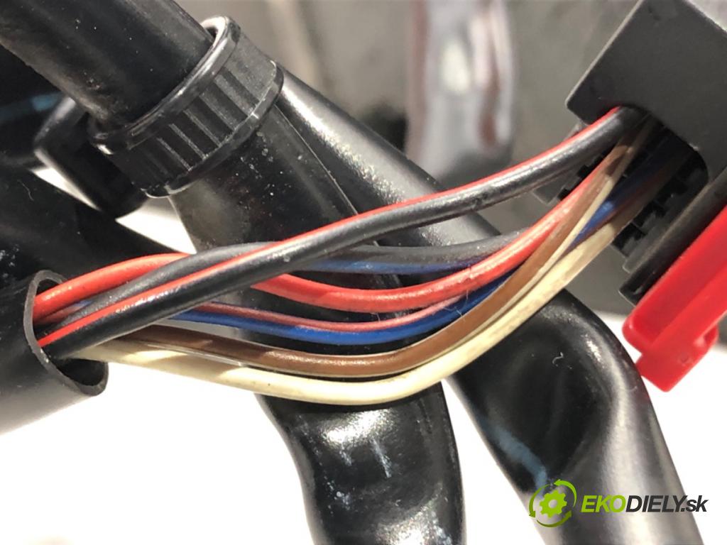 VW GOLF V liftback 2003 103 kW 2.0 TDI 1968 Spätné zrkadlo ľavy