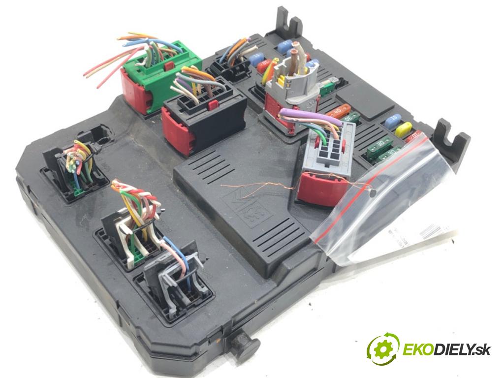 PEUGEOT PARTNER Nadwozie pełne/minivan (5_, G_) 1996 - 2022    1.4 55 kW [75 KM] benzyna 1996 - 2015  modul BSI S118085120E (Pojistkové skříňky)