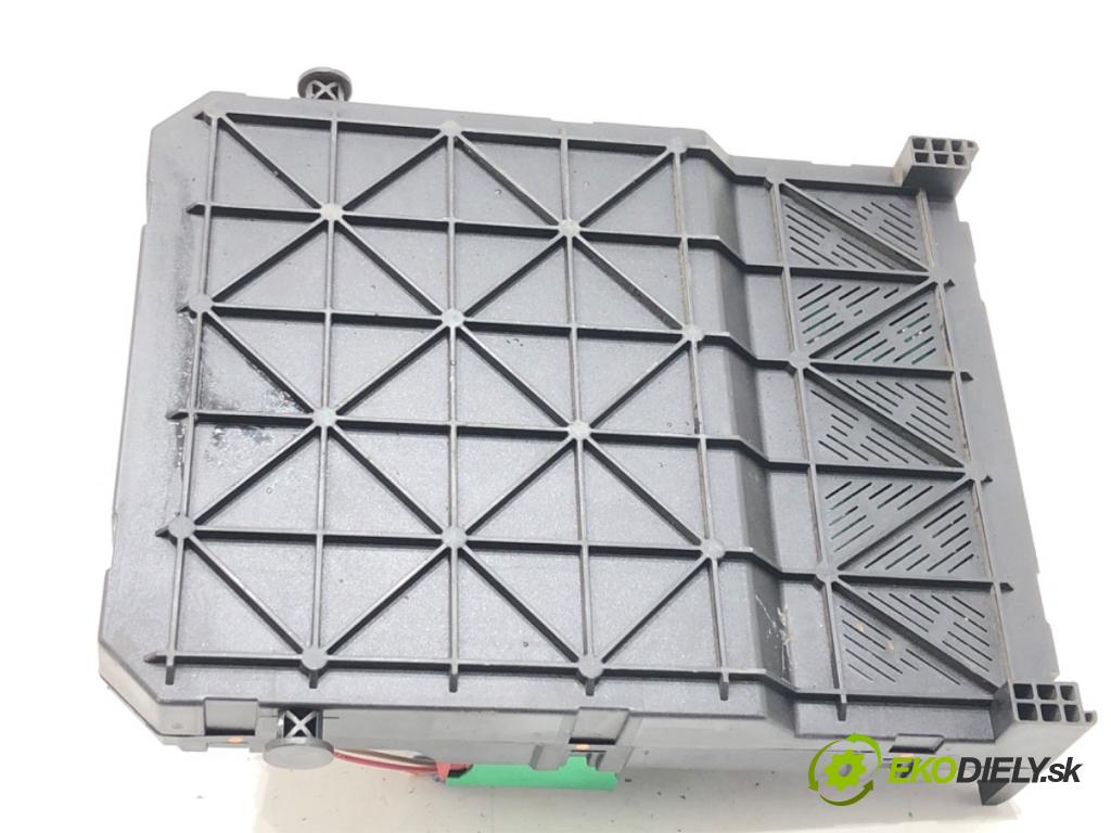 PEUGEOT PARTNER Nadwozie pełne/minivan (5_, G_) 1996 - 2022    1.4 55 kW [75 KM] benzyna 1996 - 2015  modul BSI S118085120E (Pojistkové skříňky)