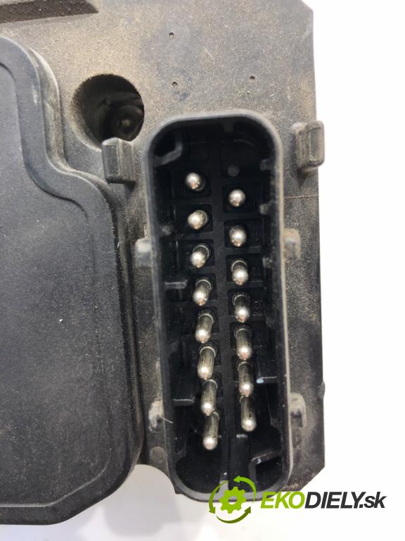 VW PASSAT B5.5 (3B3) 2000 - 2005    1.9 TDI 74 kW [101 KM] olej napędowy 2000 - 2005  Pumpa ABS 8E0614111T (Pumpy ABS)