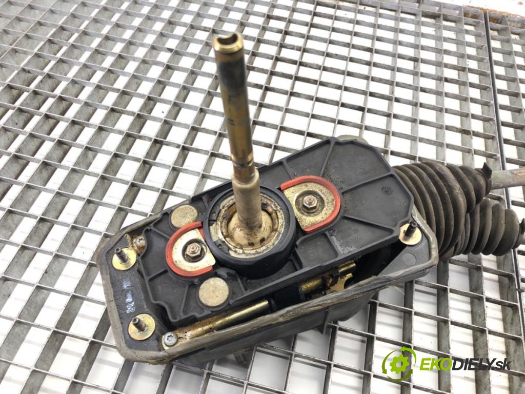 VW PASSAT B5.5 (3B3) 2000 - 2005    1.9 TDI 74 kW [101 KM] olej napędowy 2000 - 2005  Kulisa 4B0711025E (Rýchlostné páky / kulisy)