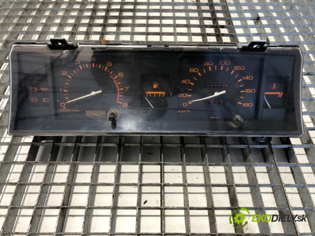 NISSAN TERRANO I samochód terenowy zamknięty 1988 74 kW 2.4 2389 Prístrojovka  (Prístrojová doska)