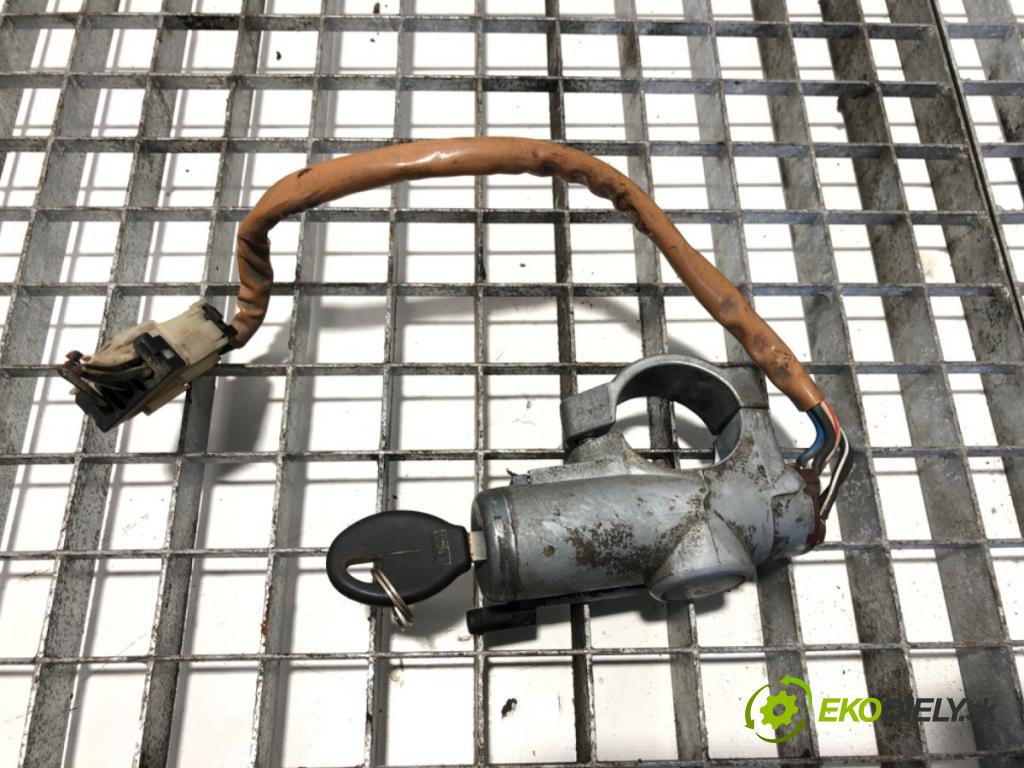 NISSAN TERRANO I (WD21) 1986 - 1996    2.4 74 kW [101 KM] benzyna 1986 - 1995  spinačka  (Spínacie skrinky a kľúče)