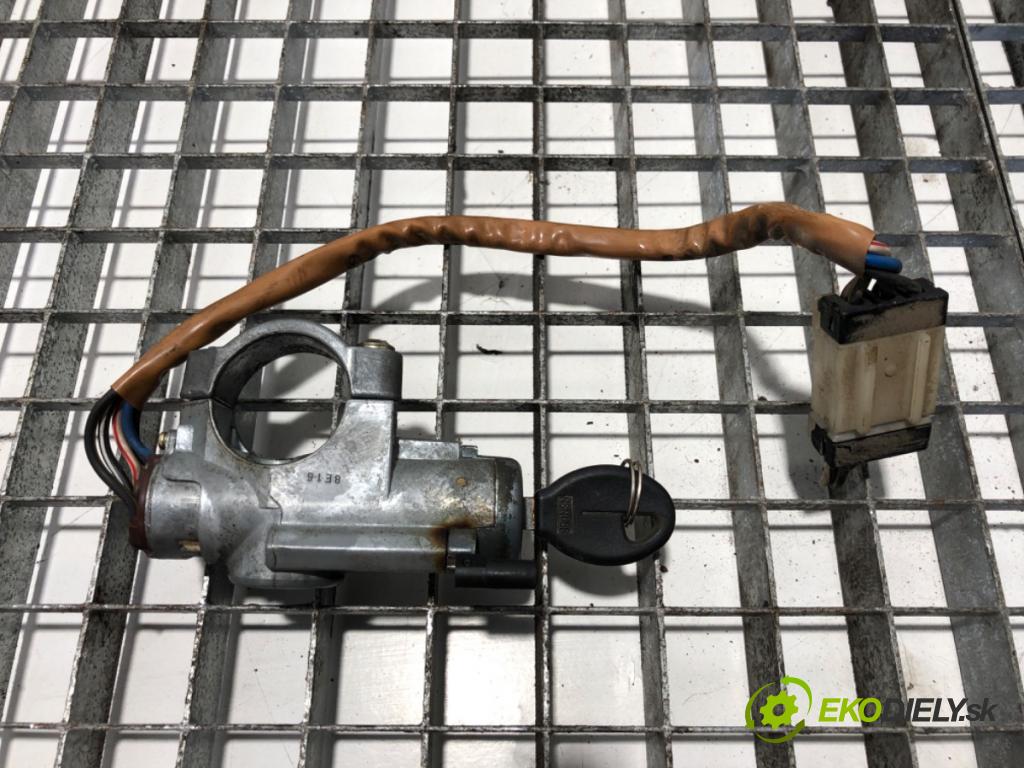 NISSAN TERRANO I (WD21) 1986 - 1996    2.4 74 kW [101 KM] benzyna 1986 - 1995  spinačka  (Spínacie skrinky a kľúče)