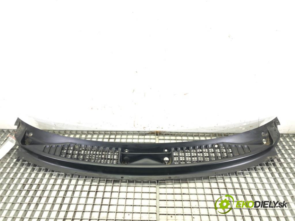 LAND ROVER FREELANDER I (L314) 1998 - 2006    2.0 DI 4x4 72 kW [98 KM] olej napędowy 1998 - 2000  Torpédo, plast pod čelné okno  (Torpéda)