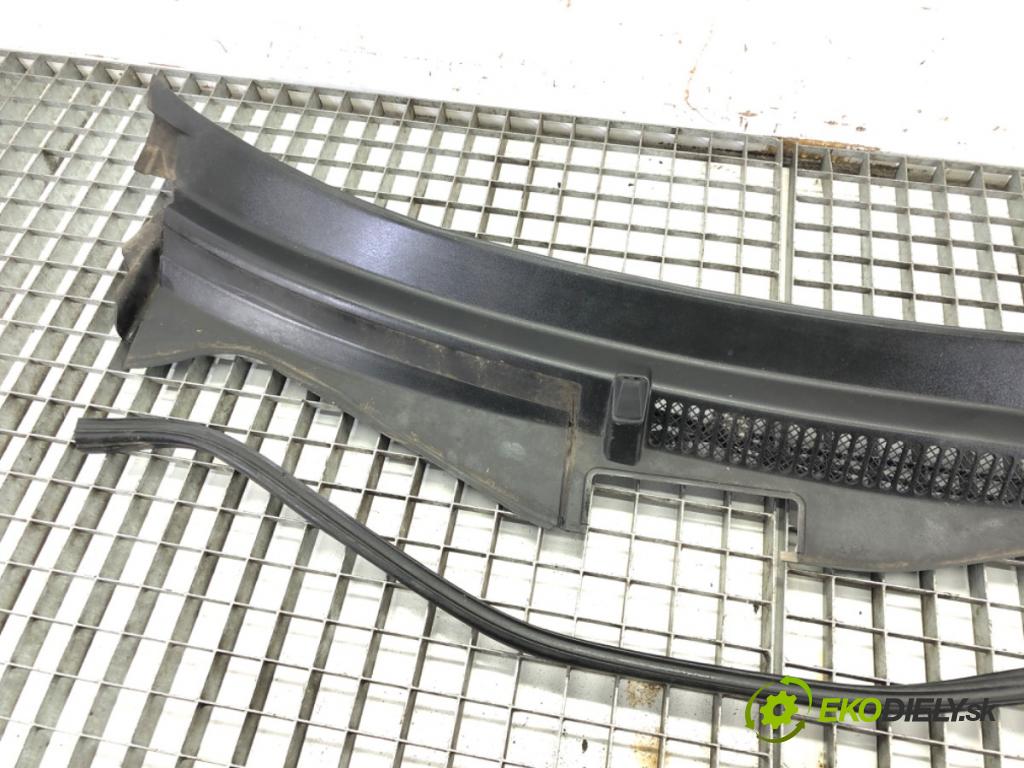 AUDI A3 (8L1) 1996 - 2006    1.8 92 kW [125 KM] benzyna 1996 - 2003  Torpédo, plast pod čelné okno 8L1819415 (Torpéda)