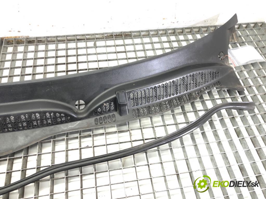 AUDI A3 (8L1) 1996 - 2006    1.8 92 kW [125 KM] benzyna 1996 - 2003  Torpédo, plast pod čelné okno 8L1819415 (Torpéda)