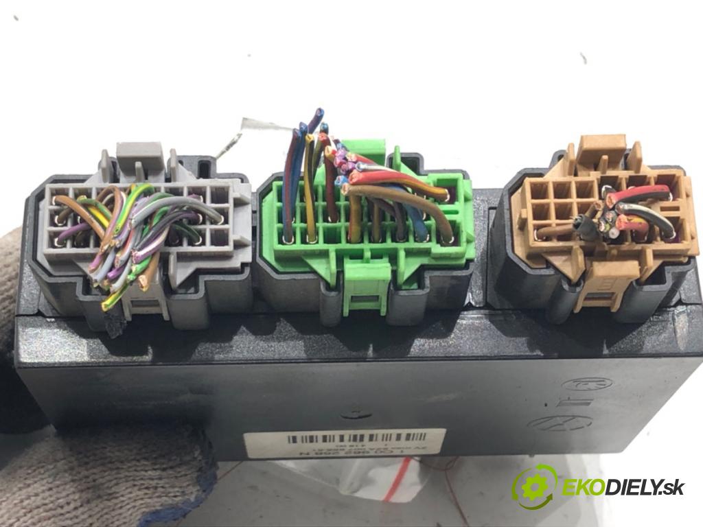 VW GOLF IV (1J1) 1997 - 2008    1.9 TDI 66 kW [90 KM] olej napędowy 1997 - 2004  Modul komfortu 1C0962258N (Moduly komfortu)