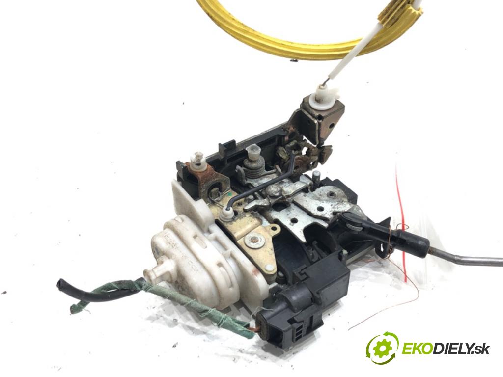 AUDI A3 (8L1) 1996 - 2006    1.9 TDI 66 kW [90 KM] olej napędowy 1996 - 2001  zámok dveře pravý přední část 8L1837016C