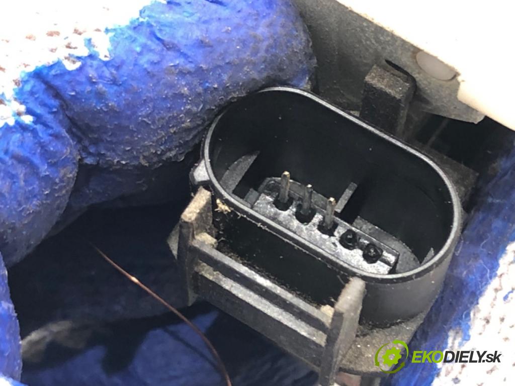 AUDI A3 (8L1) 1996 - 2006    1.9 TDI 66 kW [90 KM] olej napędowy 1996 - 2001  zámok dveře pravý přední část 8L1837016C
