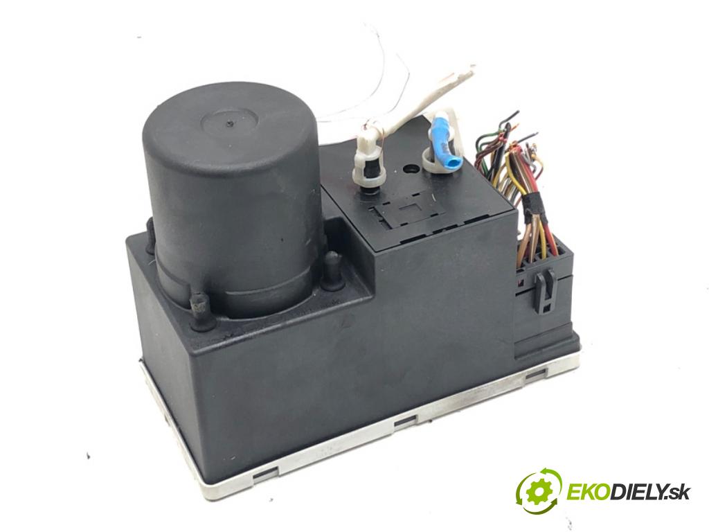 AUDI A3 (8L1) 1996 - 2006    1.9 TDI 66 kW [90 KM] olej napędowy 1996 - 2001  pumpa centrálneho zámku 8D0862257B (Riadiace jednotky centrálneho zámku)