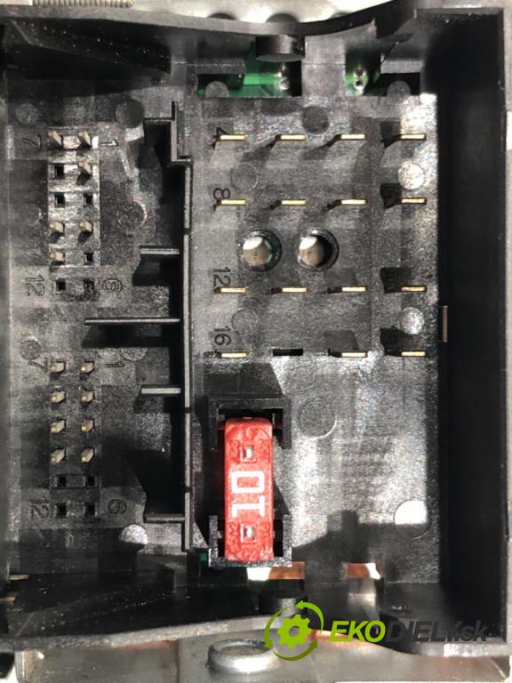 CITROEN C2 (JM_) 2003 - 2017    1.4 54 kW [73 KM] benzyna 2003 - 2009  RADIO 96613825XT (Audio zariadenia)