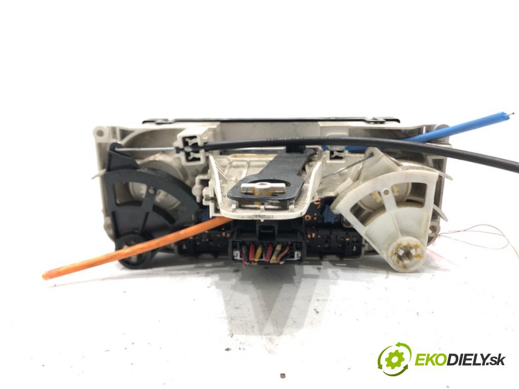 NISSAN MICRA III (K12) 2002 - 2010    1.2 16V 48 kW [65 KM] benzyna 2003 - 2010  Panel ovládania kúrenia F667193 (Prepínače, spínače, tlačidlá a ovládače kúrenia)