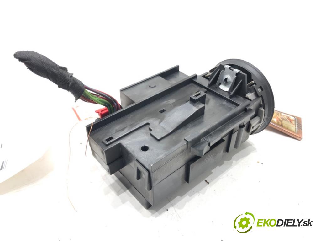 VW PASSAT B6 Variant (3C5) 2005 - 2011    1.9 TDI 77 kW [105 KM] olej napędowy 2005 - 2010  spinačka 3C0905843Q (Spínacie skrinky a kľúče)