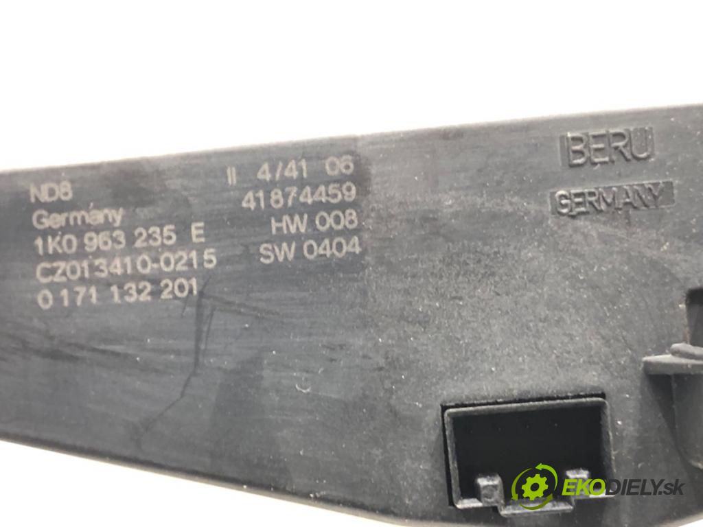 VW PASSAT B6 Variant (3C5) 2005 - 2011    1.9 TDI 77 kW [105 KM] olej napędowy 2005 - 2010  topné těleso radiátor topení elektrická 1K0963235E (Radiátory topení)