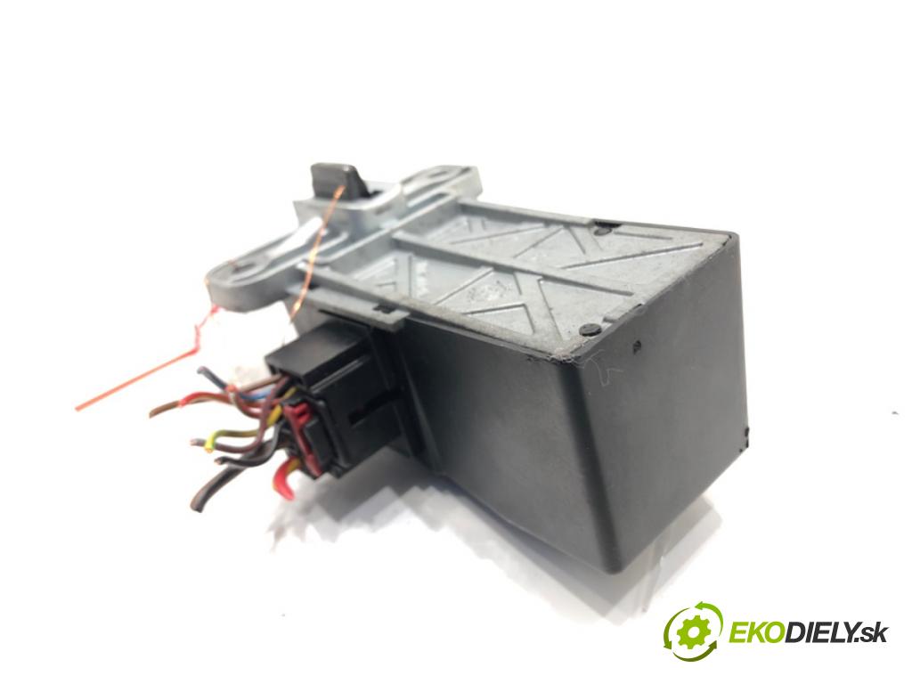 VW PASSAT B6 Variant (3C5) 2005 - 2011    1.9 TDI 77 kW [105 KM] olej napędowy 2005 - 2010  blokáda volantu 3C0905861F (Ostatné)