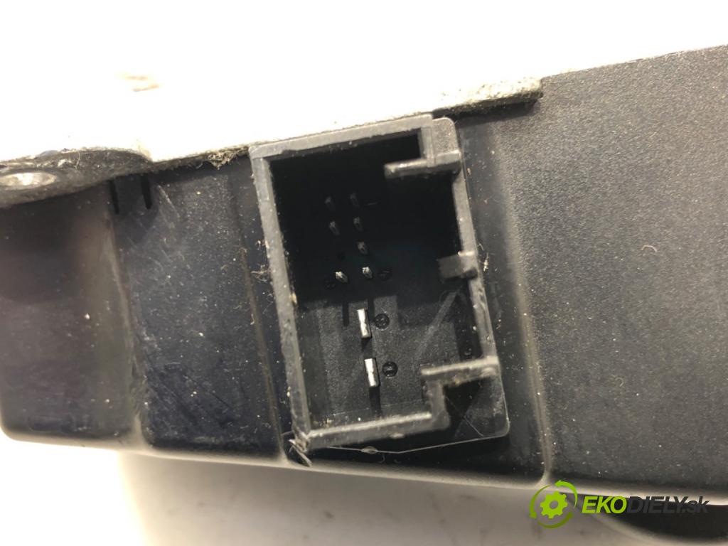 VW PASSAT B6 Variant (3C5) 2005 - 2011    1.9 TDI 77 kW [105 KM] olej napędowy 2005 - 2010  blokáda volantu 3C0905861F (Ostatné)